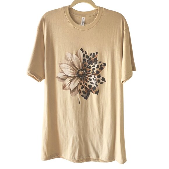 Leopard Petal Flower Graphic Tee Size L Creamy Beige Cotton Top Zuni Sportswear - Picture 1 of 7